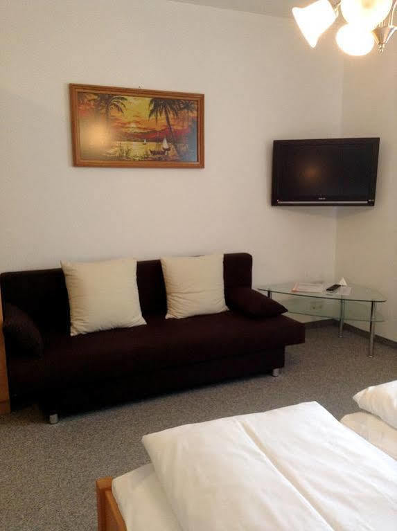 Gasthof-Pension Silvia Haibach ob der Donau Екстер'єр фото